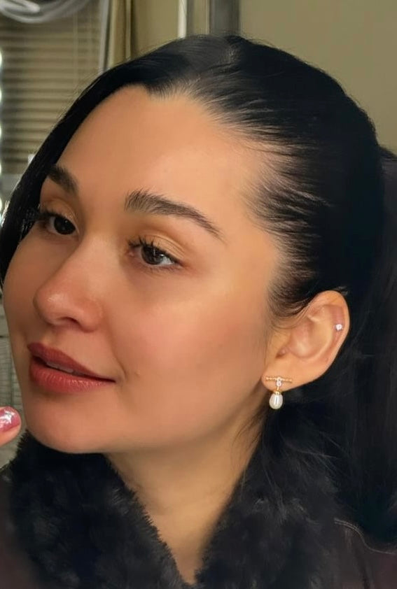 Becs Pearl Studs image 1