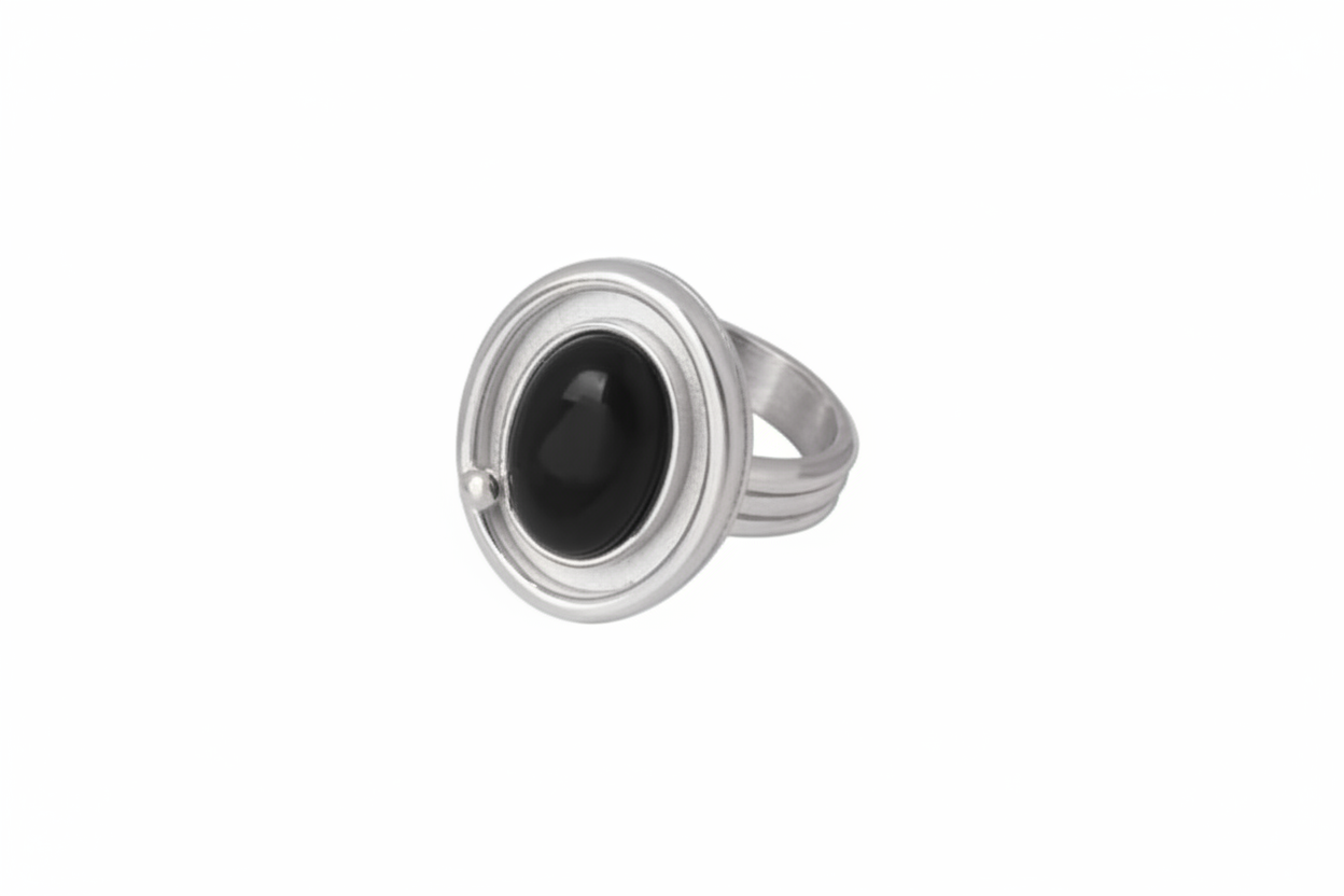 Silver stainless steel ring with a large oval black agate stone, shown with dimension lines, product code A686MDD250303, weight 7.7g, and size 6/7/8 on a white background.